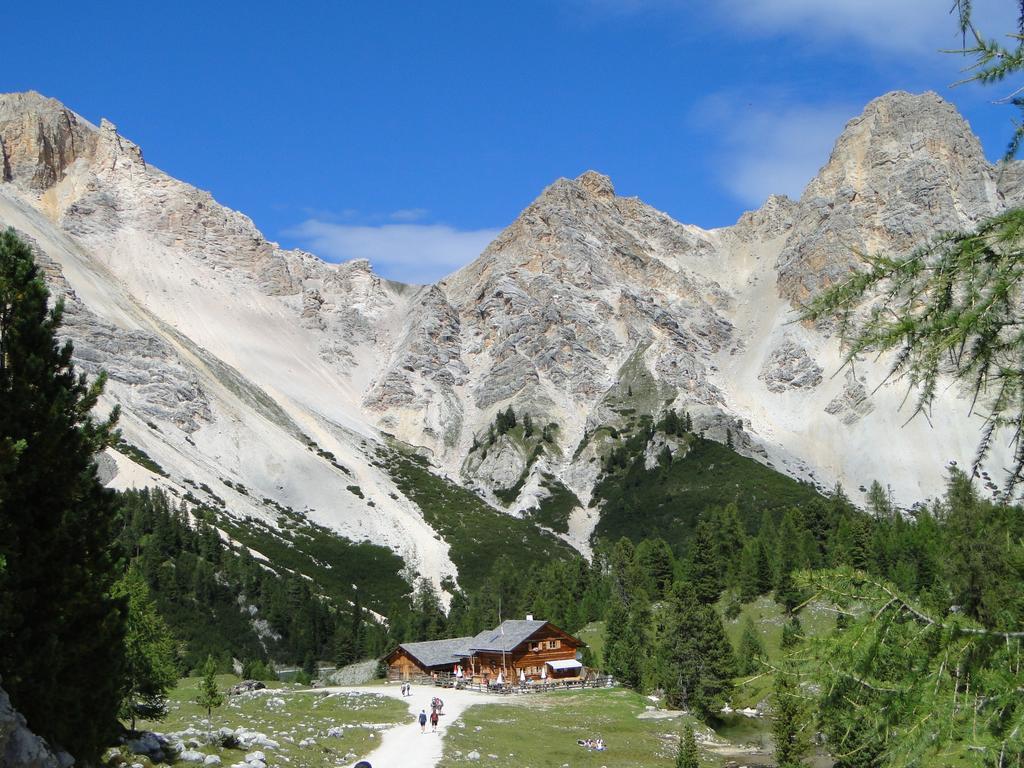 Hotel Garni Irsara San Cassiano  Esterno foto