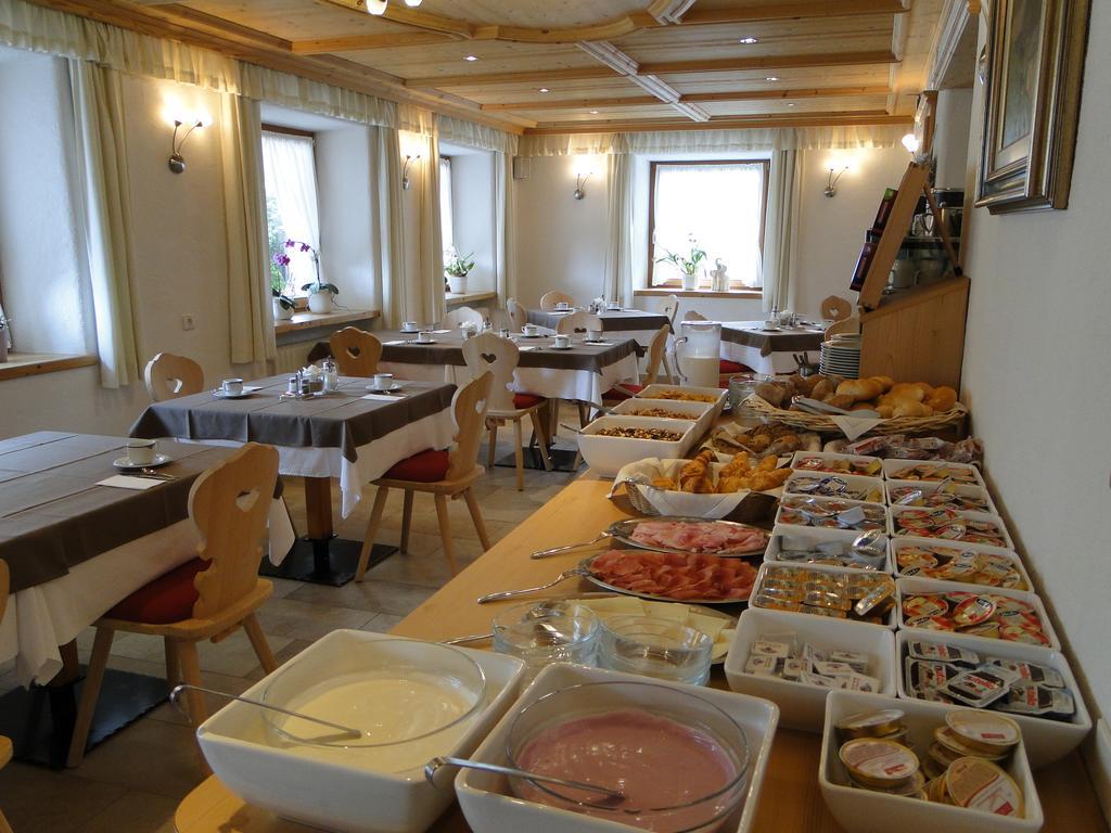 Hotel Garni Irsara San Cassiano  Esterno foto