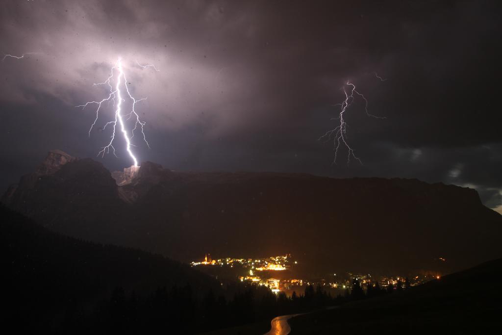 Hotel Garni Irsara San Cassiano  Esterno foto